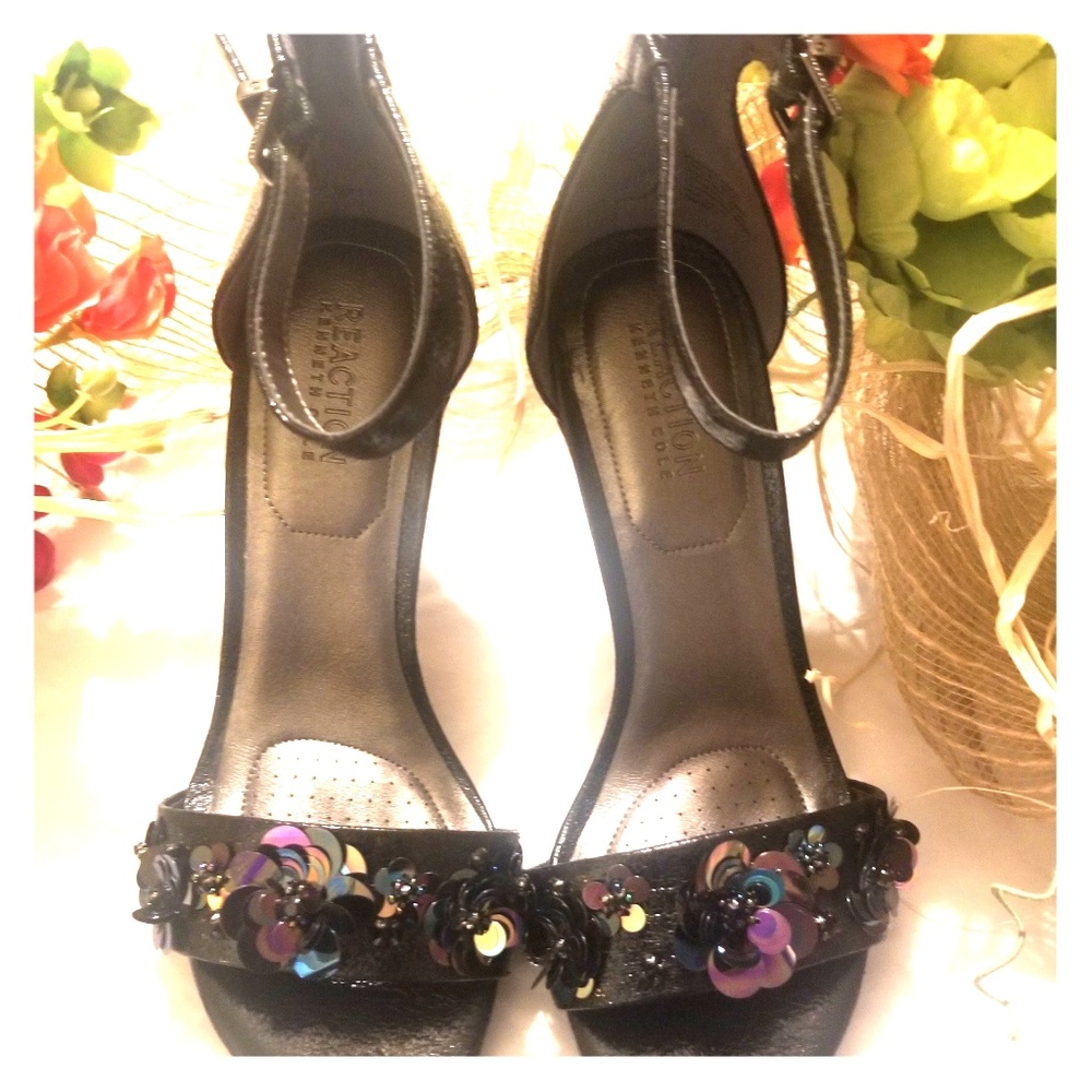 Kenneth Cole Reaction black ankle strap pumps